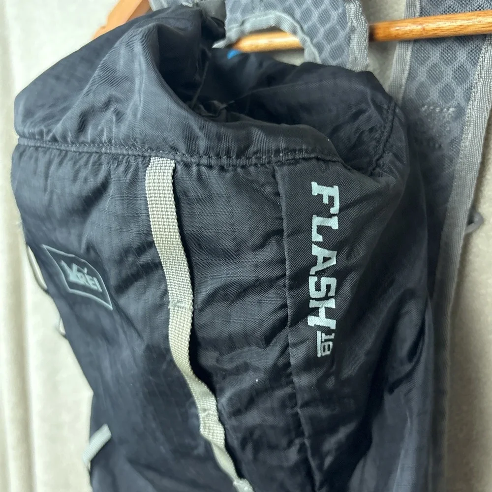 REI Flash 18 Drawstring Packable Lightweight Hiking Daypack Black